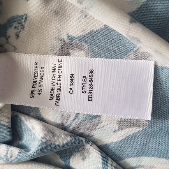 Ricki's Woman's Floral Open Arm Bell Sleeve Top Size XXL - Picture 3 of 16